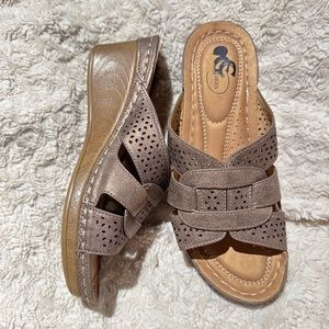 EOS Size 7 Heeled Bronze Sandals - Like NEW